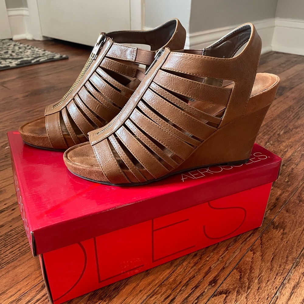 Aerosoles Tan Wedges.  Size 8.5